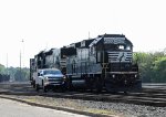 NS 4658 & 622 in Glenwood Yard with a HighRailer passing